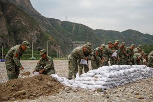 美媒这交易畅想如何？76人4年2.12亿签约乔治 送出里德换回卡鲁索